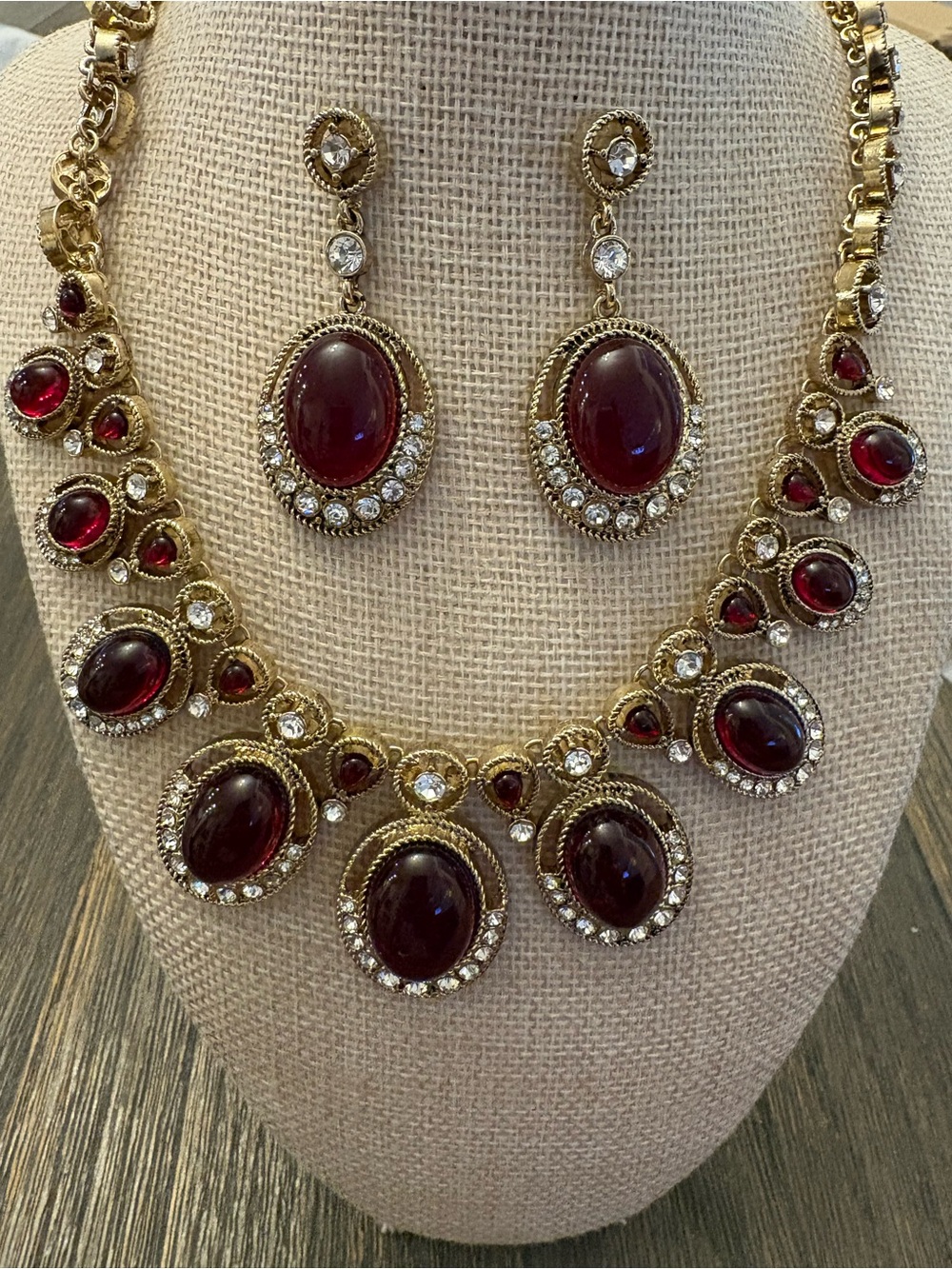 Exquisite Deep Red Cabachon Necklace earring set With Rhinestones 18-20”